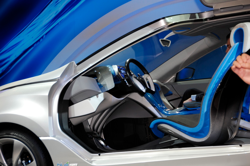 Illustration for article titled Hyundai Nuvis Concept: Hybrid Blue Drive Gives It Wings
